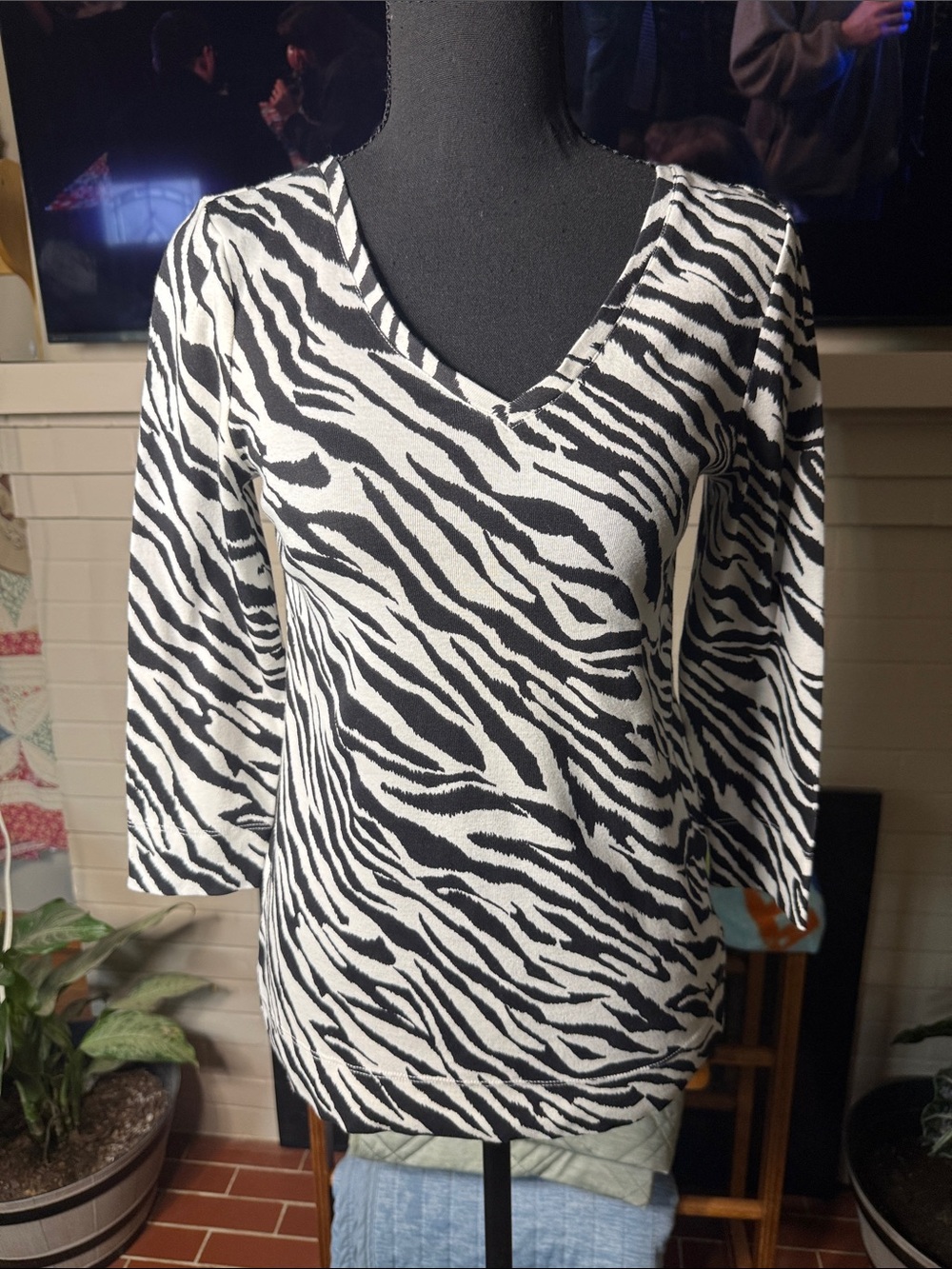 Chico's Black & White Zebra-Print V-Neck Long Sleeve Top